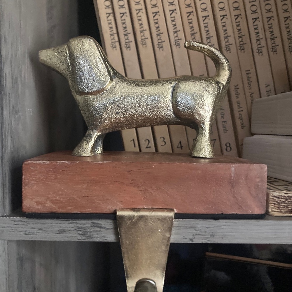 Daushund shelf hanger